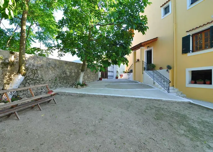 Lotza House