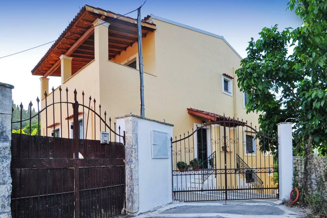Lotza House Vakantiehuis Kynopiástai